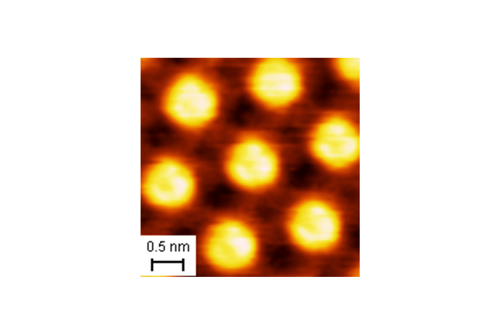 Contrast Enhancement of Molecules by Image and Correlation Averaging